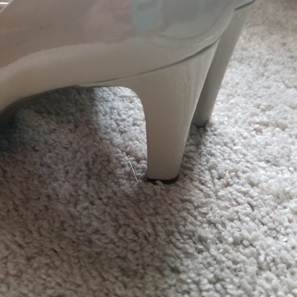 AnneAKKlein iflex Nude Patent Leather Round Toe - Picture 3 of 7